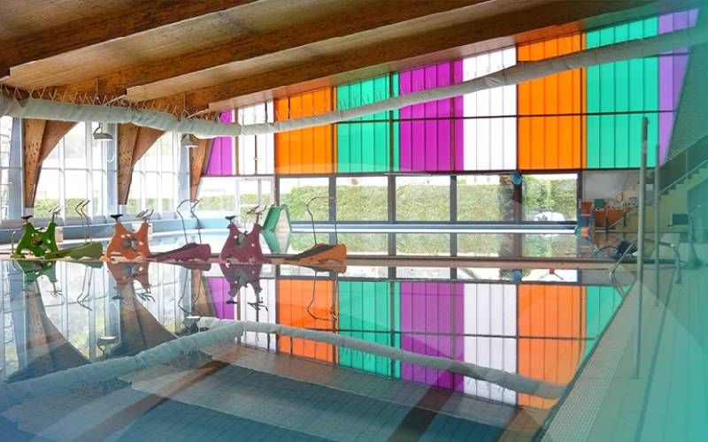 Interior de una piscina con revestimiento AkyVer® Paneltherm